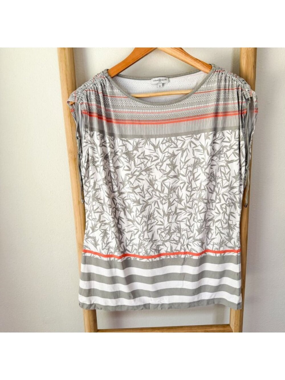 Un Jour Ailleurs Paris Gray Floral Stripe Stretch Top Womens Size 3 Large